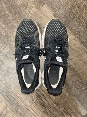 On Running Women’s Black and White Knit Cloud Sneakers
